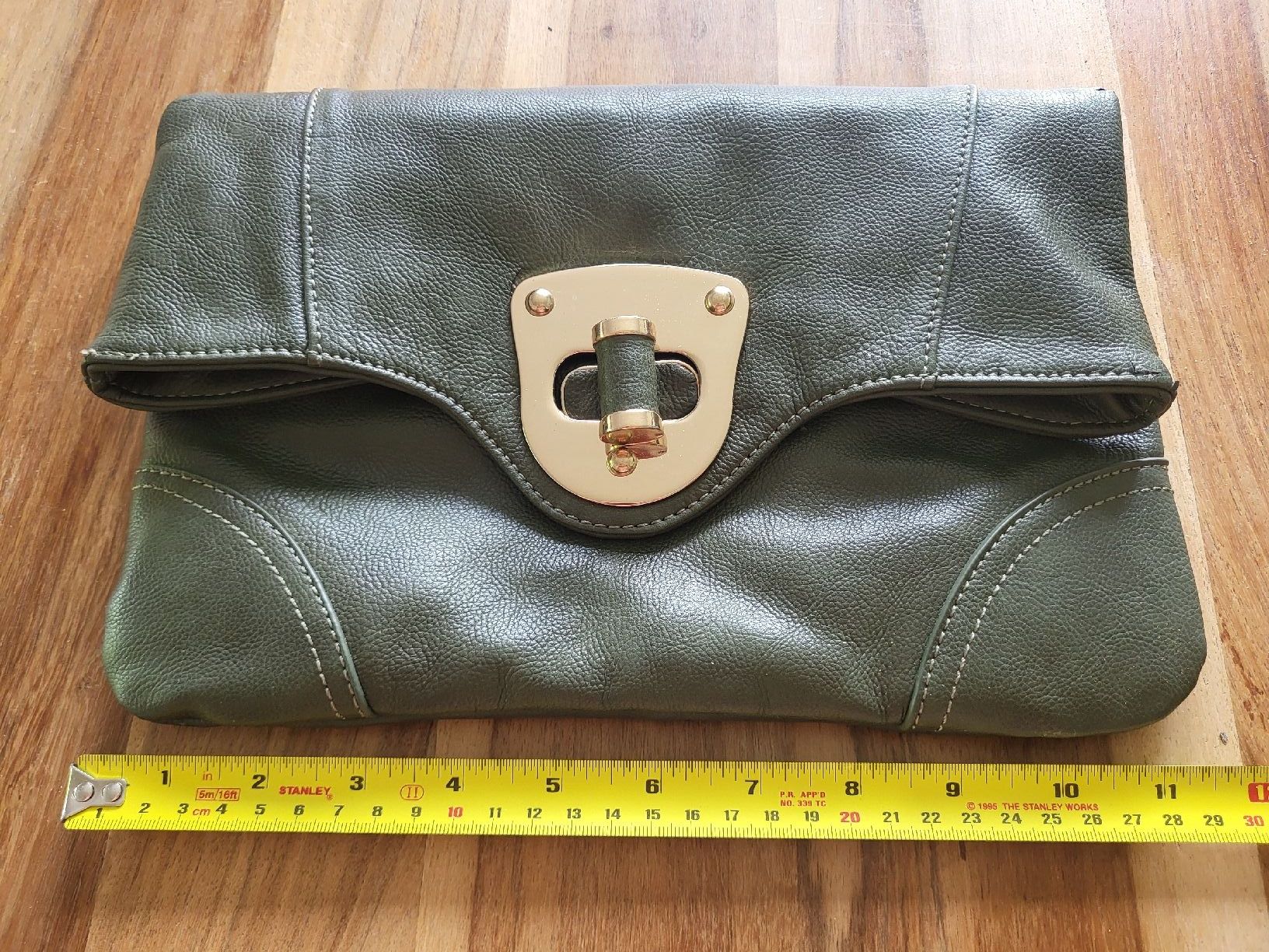 Sacs femmes: Grüne Tasche - leichte Gebrauchsspuren – D'occasion à Dübendorf par rol_fm6d