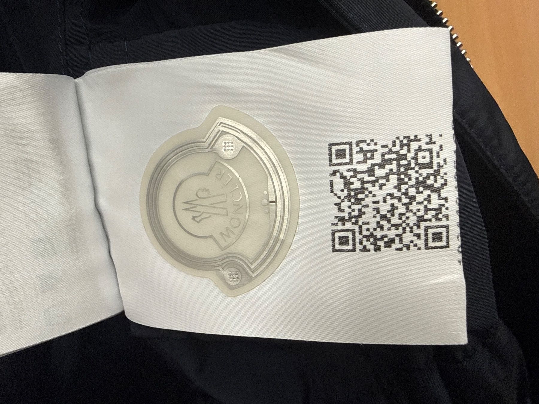 Moncler Giacche: Moncler leichte Damenjacke – Usato da Ulisbach venduto da Schoggikugel 6