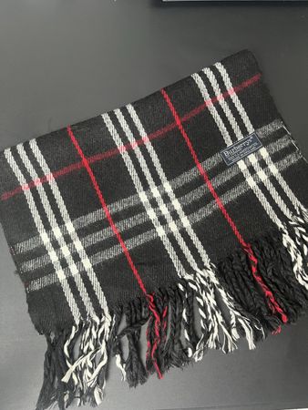 Écharpe Burberry noir à carreaux 100% laine