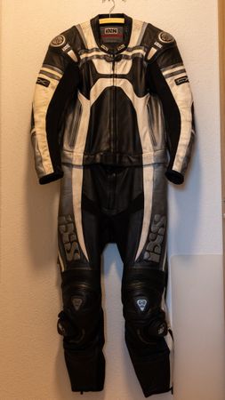 IXS Motorrad Lederkombi zweiteilig Grösse 52