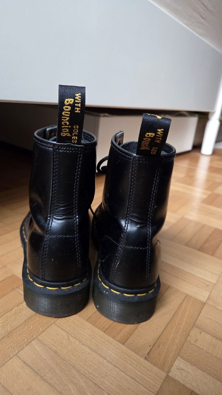 Dr. Martens Scarpe da uomo: LIKE NEW - Black Dr Martens 1460 – Nuovo (secondo la descrizione) da Zürich venduto da jul_l28v 2