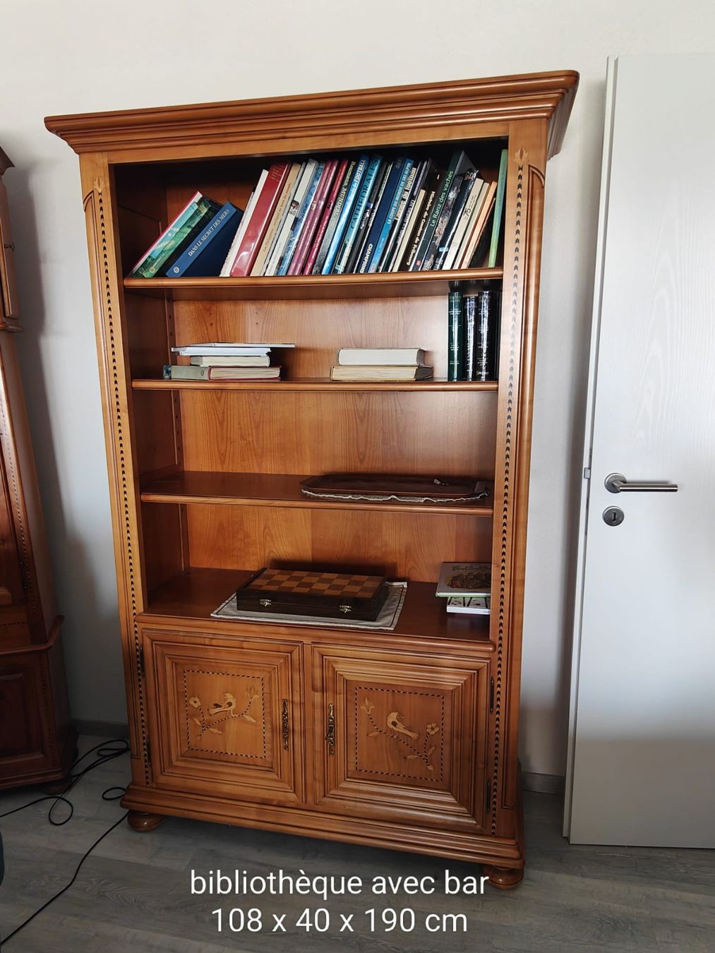 Étagères: Bibliothèque / bar avec marqueterie – D'occasion à Nänikon par Pmr