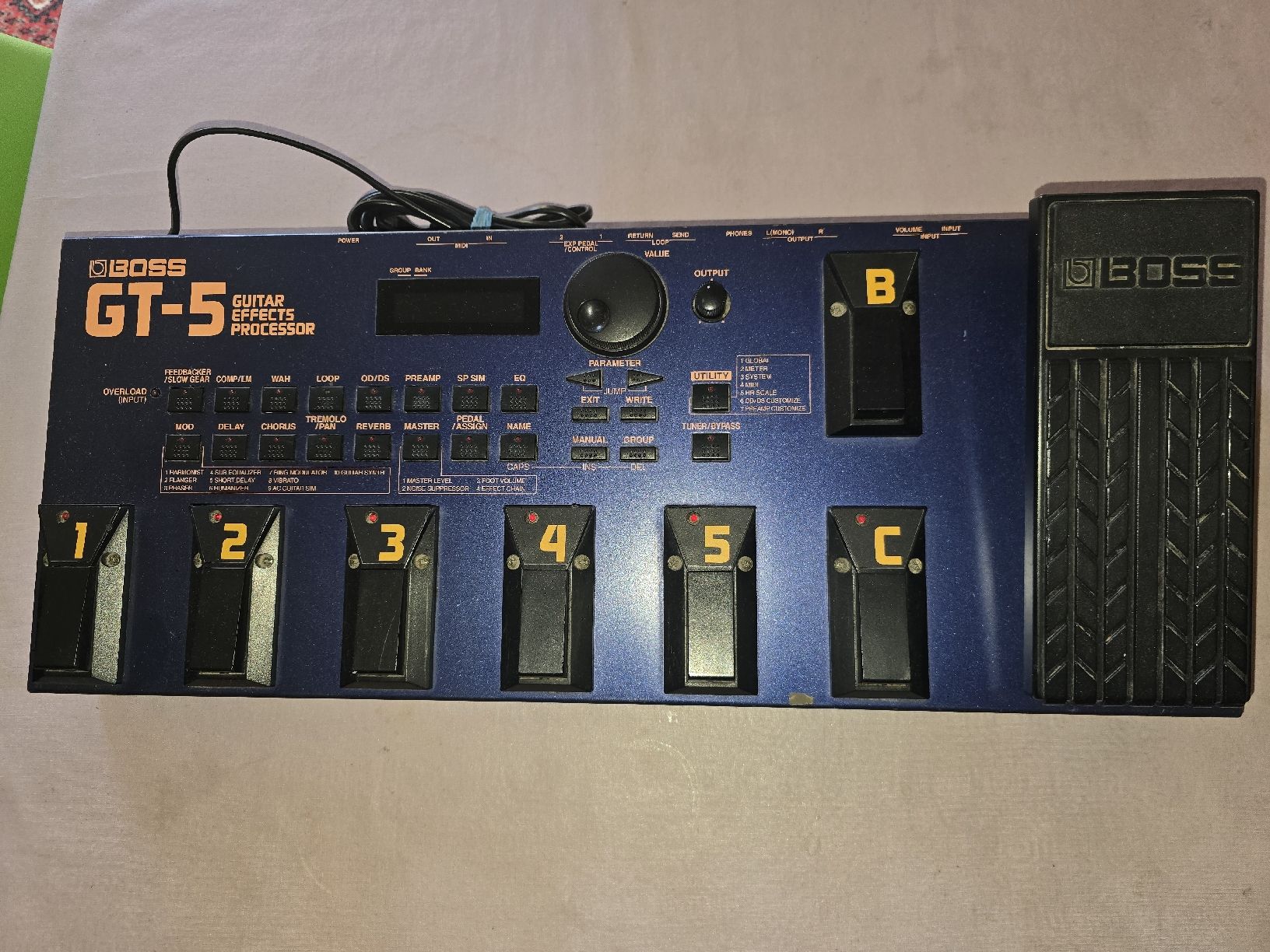 Boss Musikinstrumente: BOSS GT-5 MULTI EFFEKT ... – Gebraucht aus Zürich von Antiquedealer