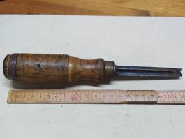 Schraubenzieher - cacciavite - (Stichbajonett).