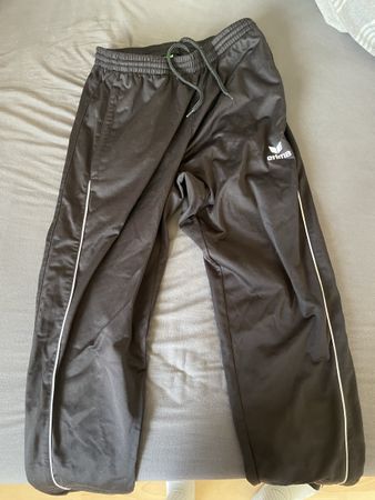 Trainingshose Erima schwarz mit weissen Streifen