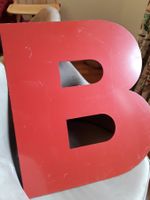 Vintage grosser B Metall-Buchstabe Rot 63x54cm