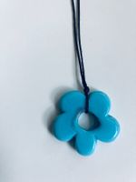 Kette mit blauem Anhänger
