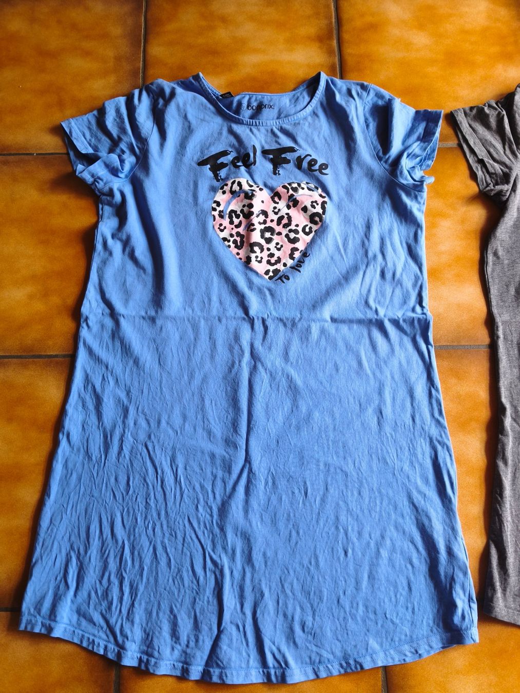 Negligees & Pyjamas: 2 x Nachthemd Gr. 40/42 – Gebraucht aus Reconvilier von Mickeli7 1