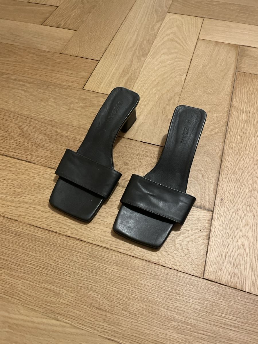 Alohas Damenschuhe: ALOHAS Sandalen  – Gebraucht aus Zürich von salomecavegn
