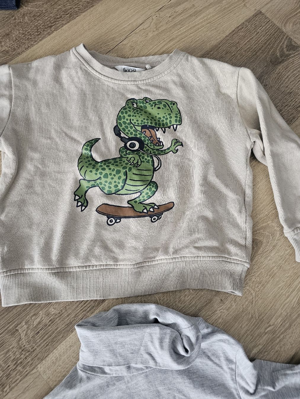 Lotti & Set di vestiti: Kinder Kleiderpaket Grösse 110/116 – Usato da Grosshöchstetten venduto da Qenko 3