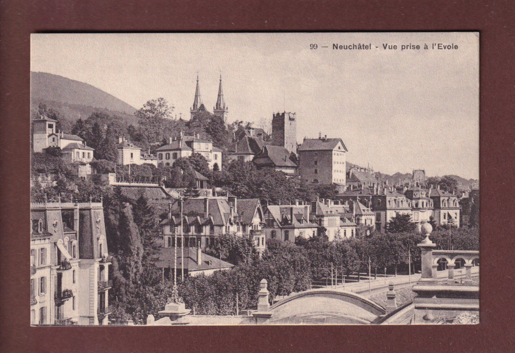 Cartoline postali: NEUCHÂTEL - Vue prise de l'Evole – Usato da Pully venduto da nicecards