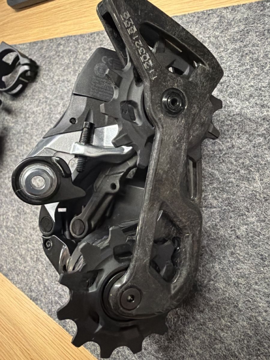 Sram Pezzi di ricambio: SRAM Red AXS rear derailleur – Usato da Mont-sur-Lausanne venduto da sashwindow 2