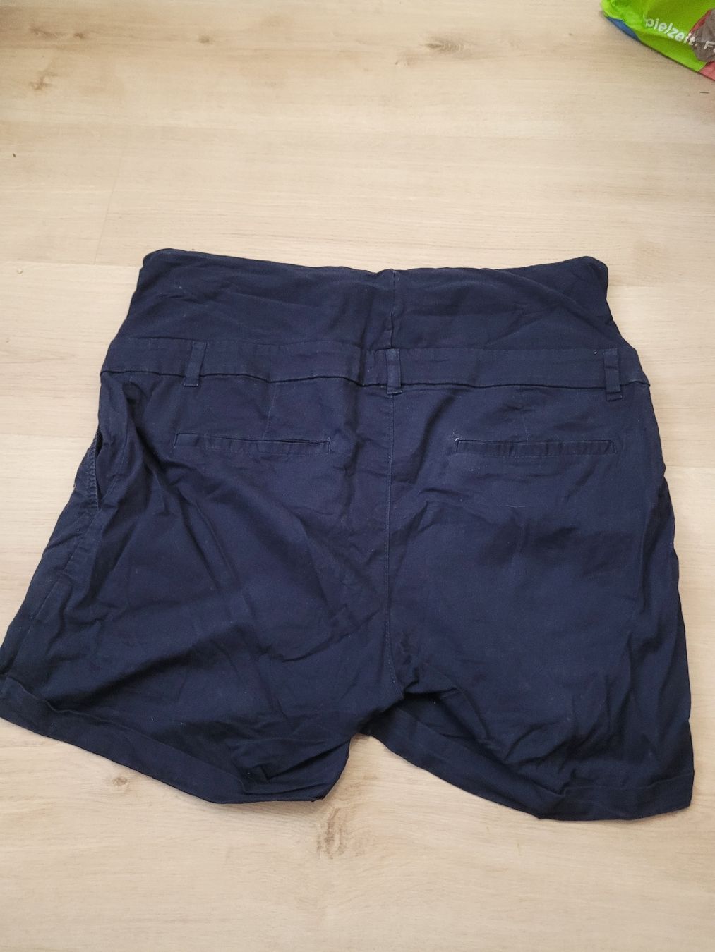 Pantalons: kurze Umstandshose Gr. L – D'occasion à Lupsingen par sta_wgg5 2
