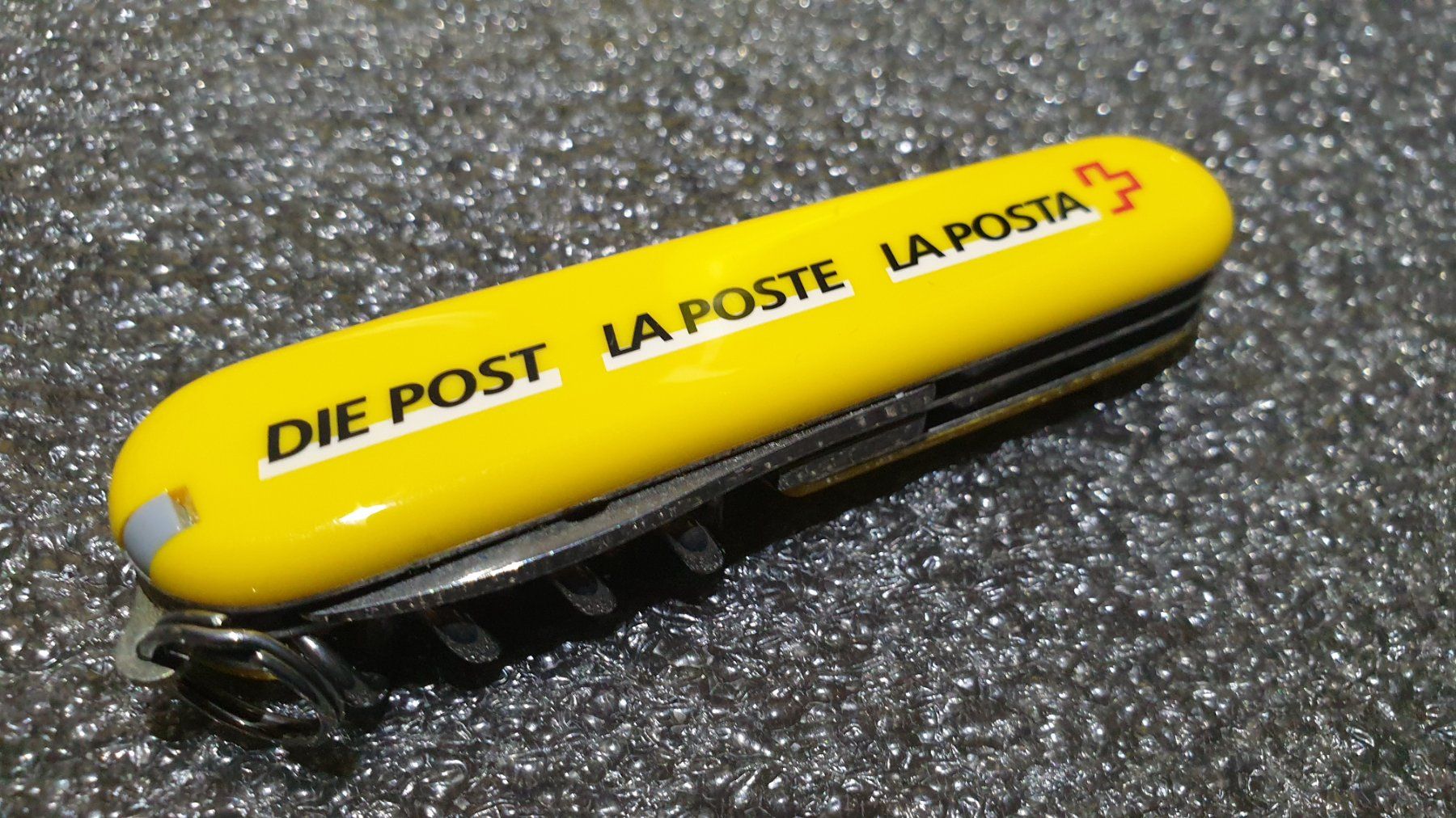 Victorinox Coltelli tascabile: Victorinox La Poste Post Gelb Sackmesser – Usato da Val D Illiez venduto da SnowRoof