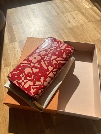Louis Vuitton Special Editon Porte Monnaie in Vernis Leder