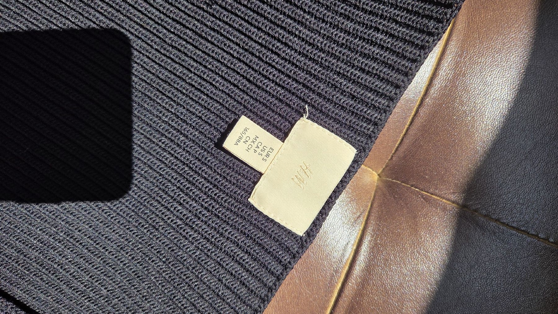 H&M Maglioni & Felpe: Schwarzer Rippenstrick Pullover von H&M in S – Nuovo (secondo la descrizione) da Kreuzlingen venduto da MeinKleinesAtelier 4