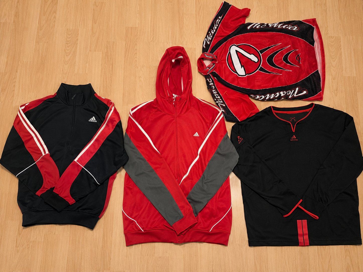 Adidas Lotti di vestiti: Adidas Jacken Set, Grösse L – Nuovo (secondo la descrizione) da Tschingel venduto da Olivia.S