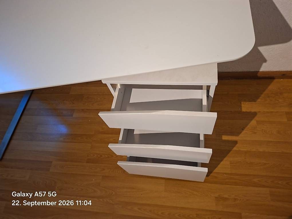 Scrivanie: Schreibtisch - modern - mit Seitencontainer – Usato da Ittigen venduto da Footygol 2