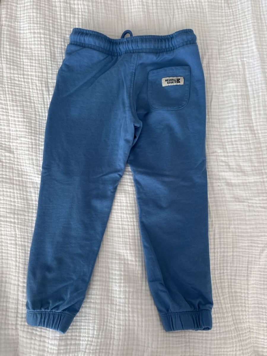 Pantalons: Kinder Jogginghose blau Grösse 110 – D'occasion à Ittigen par MOVIN20 1