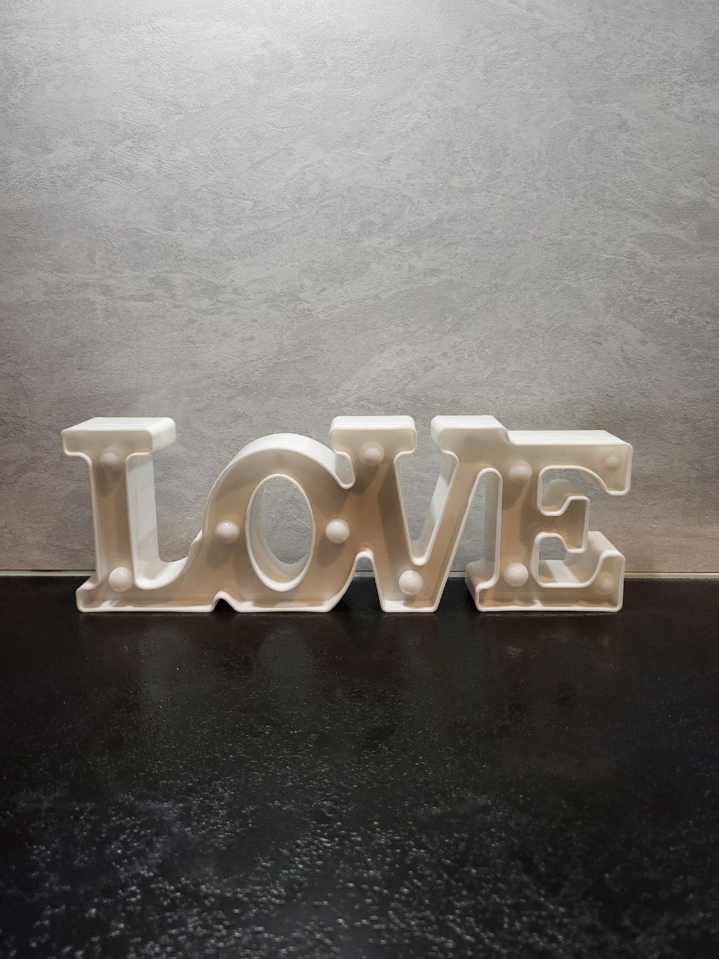 Toutes les décorations: Leuchtschrift "Love" – D'occasion à Kandersteg par sli_7