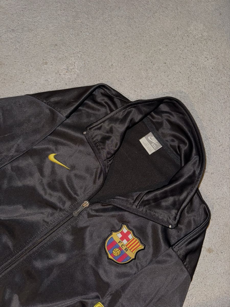 Nike Giacche: vintage nike barcelona trackjacket black/red  – Usato da Oberhofen Thun'see venduto da 61archive 4