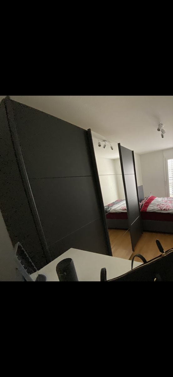 Conforama Armoires: Schwarzer Schrank zu verkaufen – D'occasion à Jegenstorf par nis_mnd2