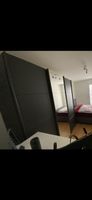 Schwarzer Schrank zu verkaufen