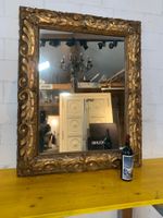 Grosser, alter, opulenter Spiegel mit Goldrahmen
