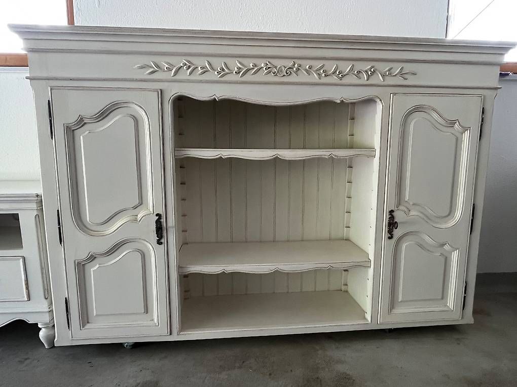 Commodes: Haut de meuble en bois blanc vieilli – D'occasion à Bévilard par bb5_fm9h 1