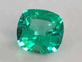 SMARAGD grün  cushion   0.33cts    Ural / Sibirien