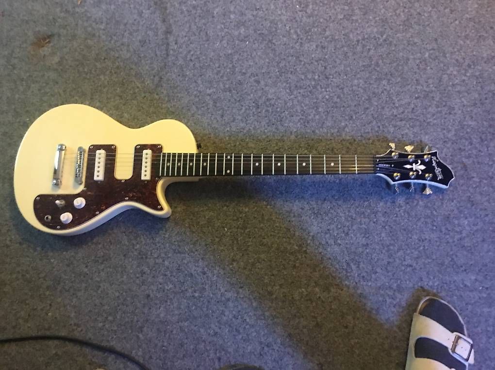 Hagström Musikinstrumente: Nagelneue Hangstrom Metropolis S – Neu (gemäss Beschreibung) aus Duggingen von Singfogel