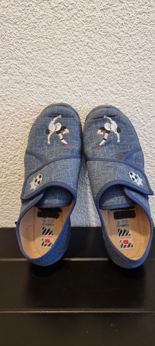 Scarpe per ragazzi: Hausschuhe 36 Elefanten – Usato da Glattpark(Opfikon) venduto da TatianaVladimirova 3
