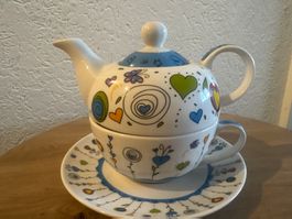 Teekanne mit Tasse