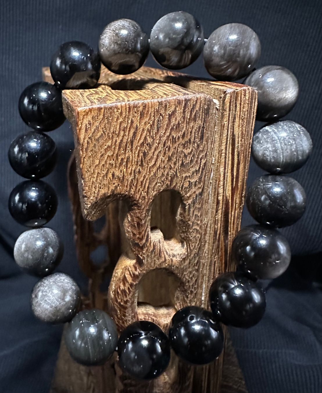 Mineralien & Heilsteine: 12mm Silber Obsidian Armband mit super intensivem Flash! – Neu und originalverpackt aus Männedorf von cab_cb8m
