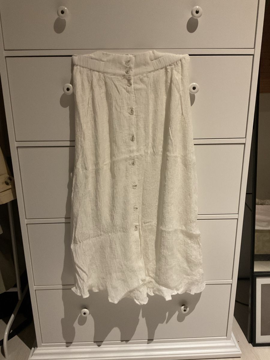 H&M Röcke: White H&M Maxi Skirt Size S button front textured  – Gebraucht aus Hinwil von isa_5thg
