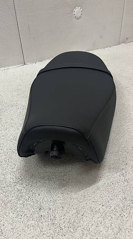 Toutes les pièces détachées moto: Yamaha XSR700 Einsitzer / Sitzbank / short bench – D'occasion à Birmensdorf ZH par onlineflo 2