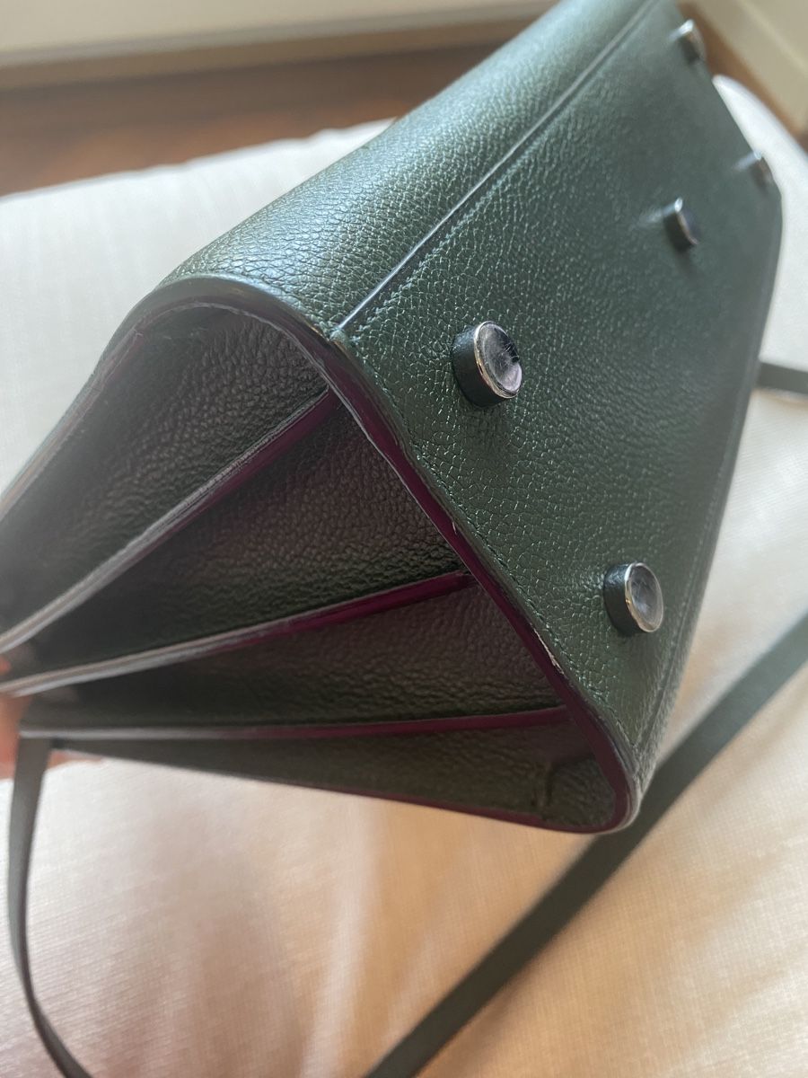 Saint Laurent Sacs femmes: Saint Laurent Sac de Jour leather handbag – D'occasion à Mies par nic_yk5d 8