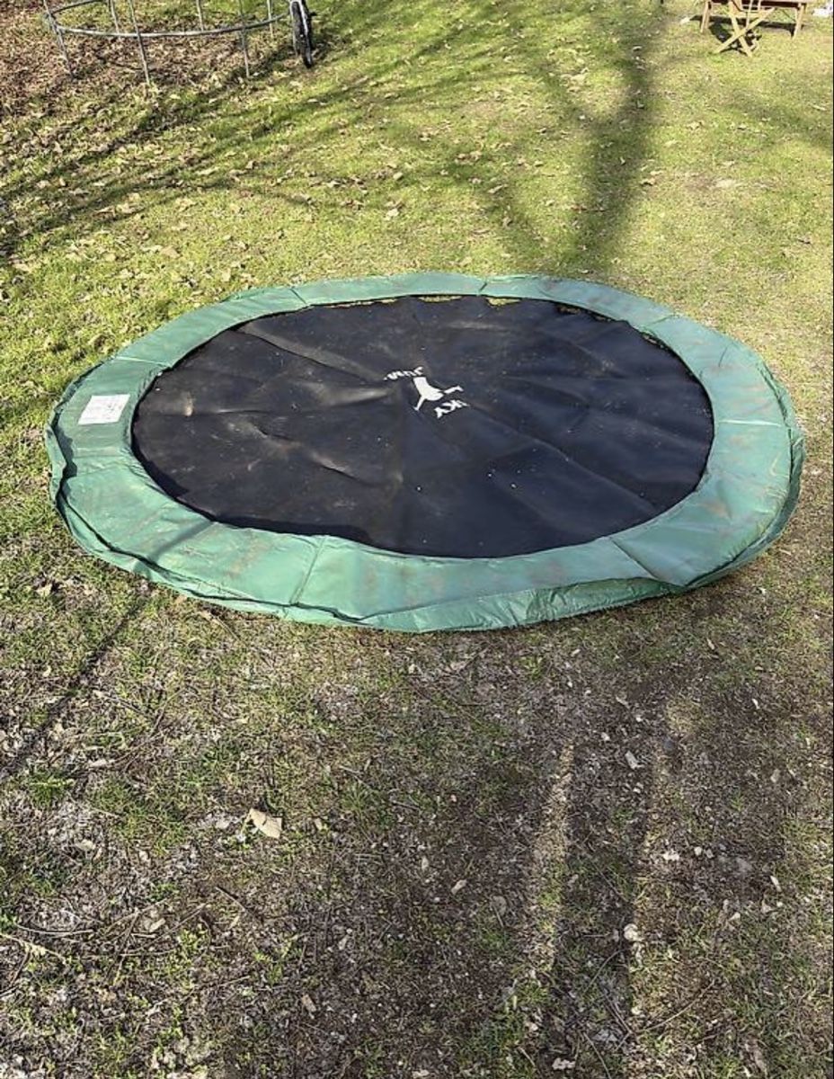 Trampolini: Elastico per trampolino 305 cm – Usato da Roveredo GR venduto da Obama_Michelle