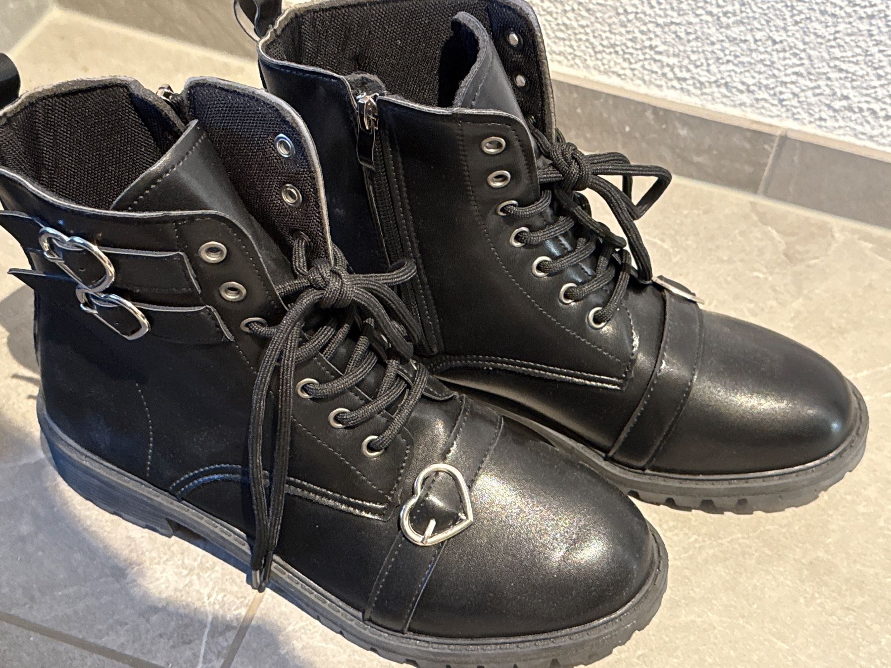 Scarpe da donna: Stiefeletten Schuhe Gr. 39 – Nuovo (secondo la descrizione) da Amriswil venduto da used2use 1