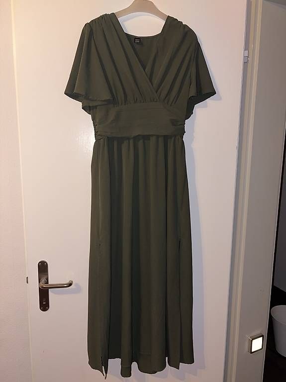 Robes: Abendkleider/overall – D'occasion à St. Gallen par ani_782p 1
