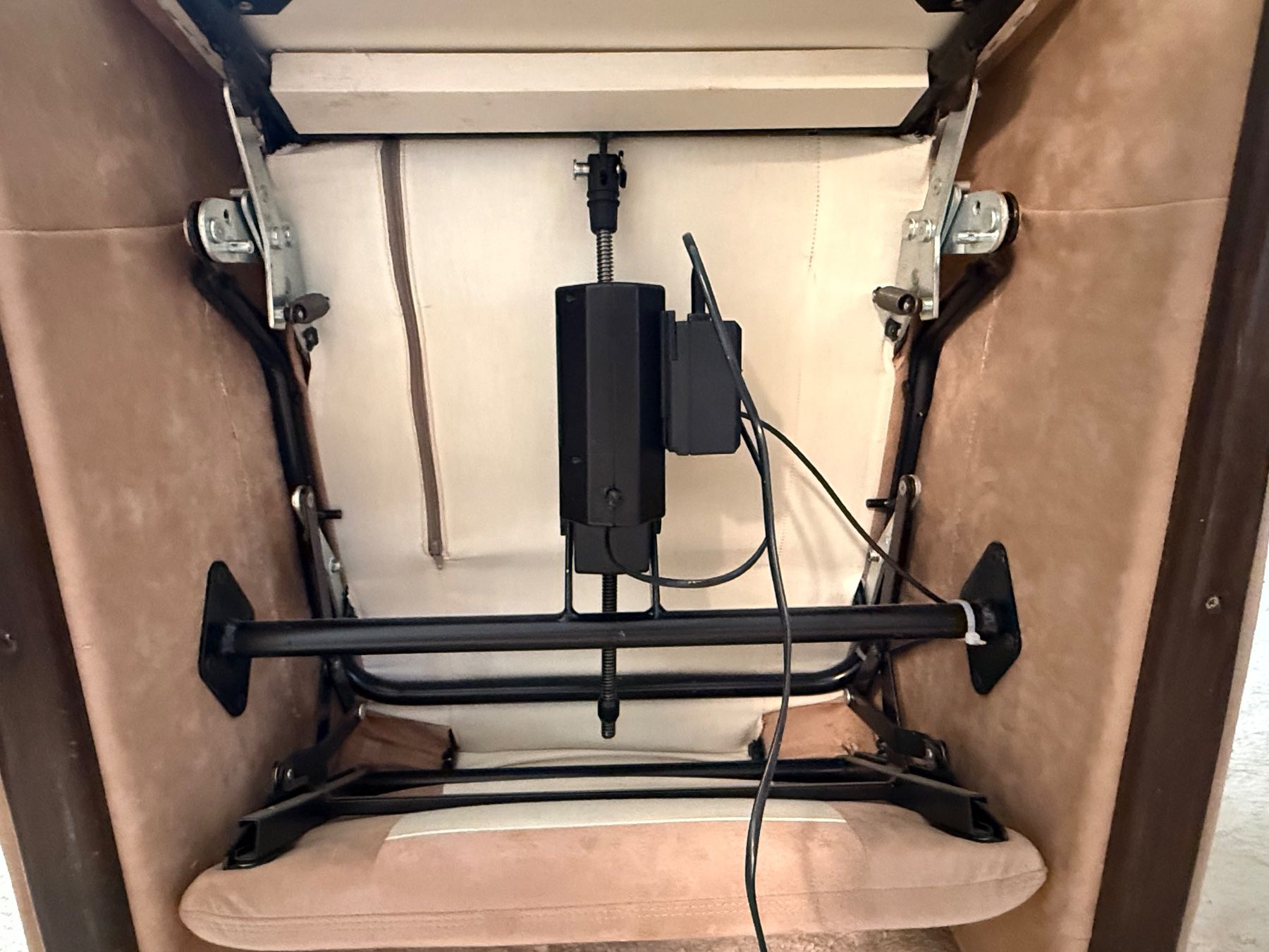 Sessel: Elektrischer Fernseh-Sessel beige, gebraucht – Gebraucht aus Nussbaumen AG von 10malweniger 4