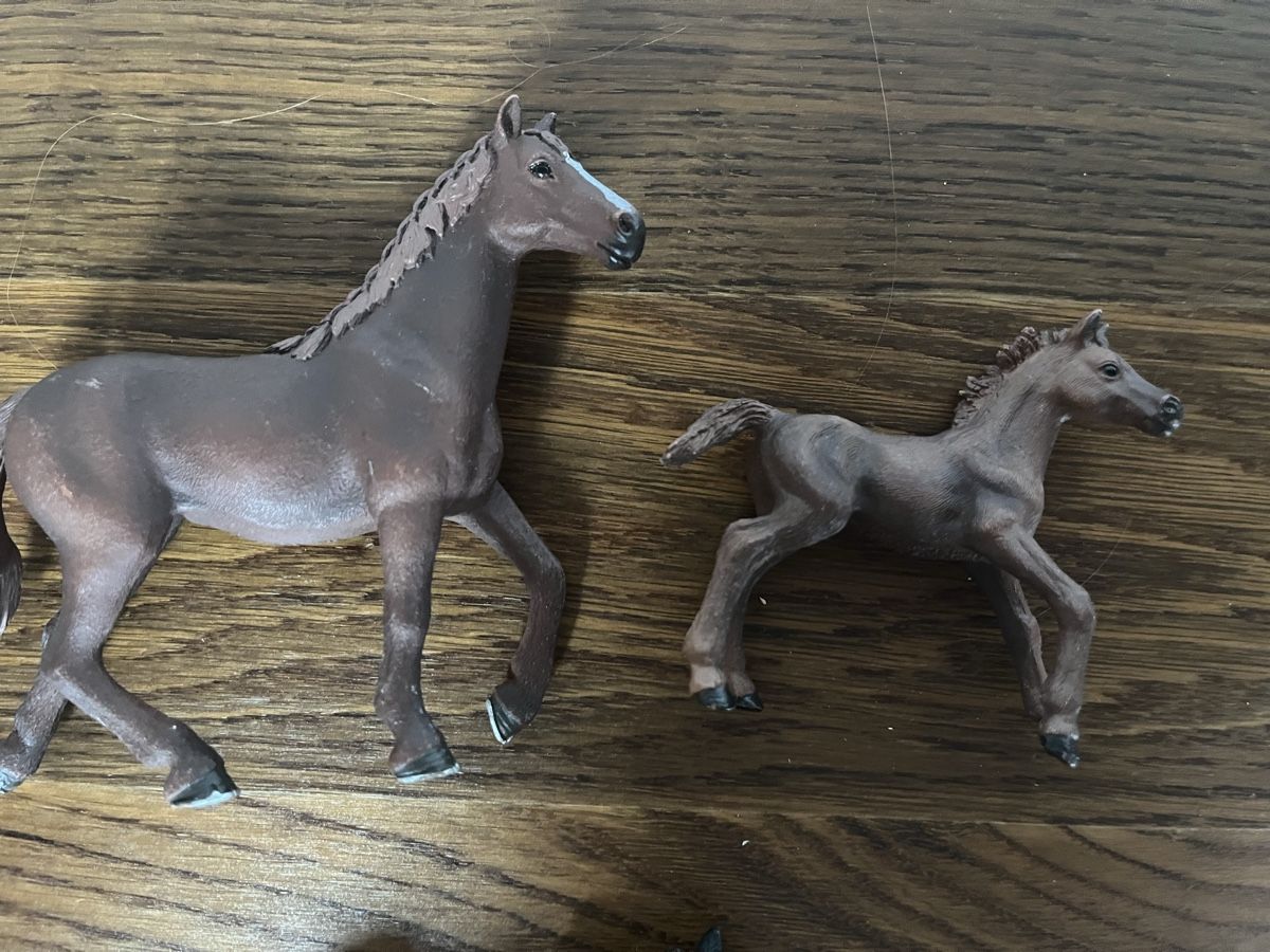 Schleich Jouets: Schleich 3 Pferde mit Fohlen – D'occasion à Richterswil par Doris150 1