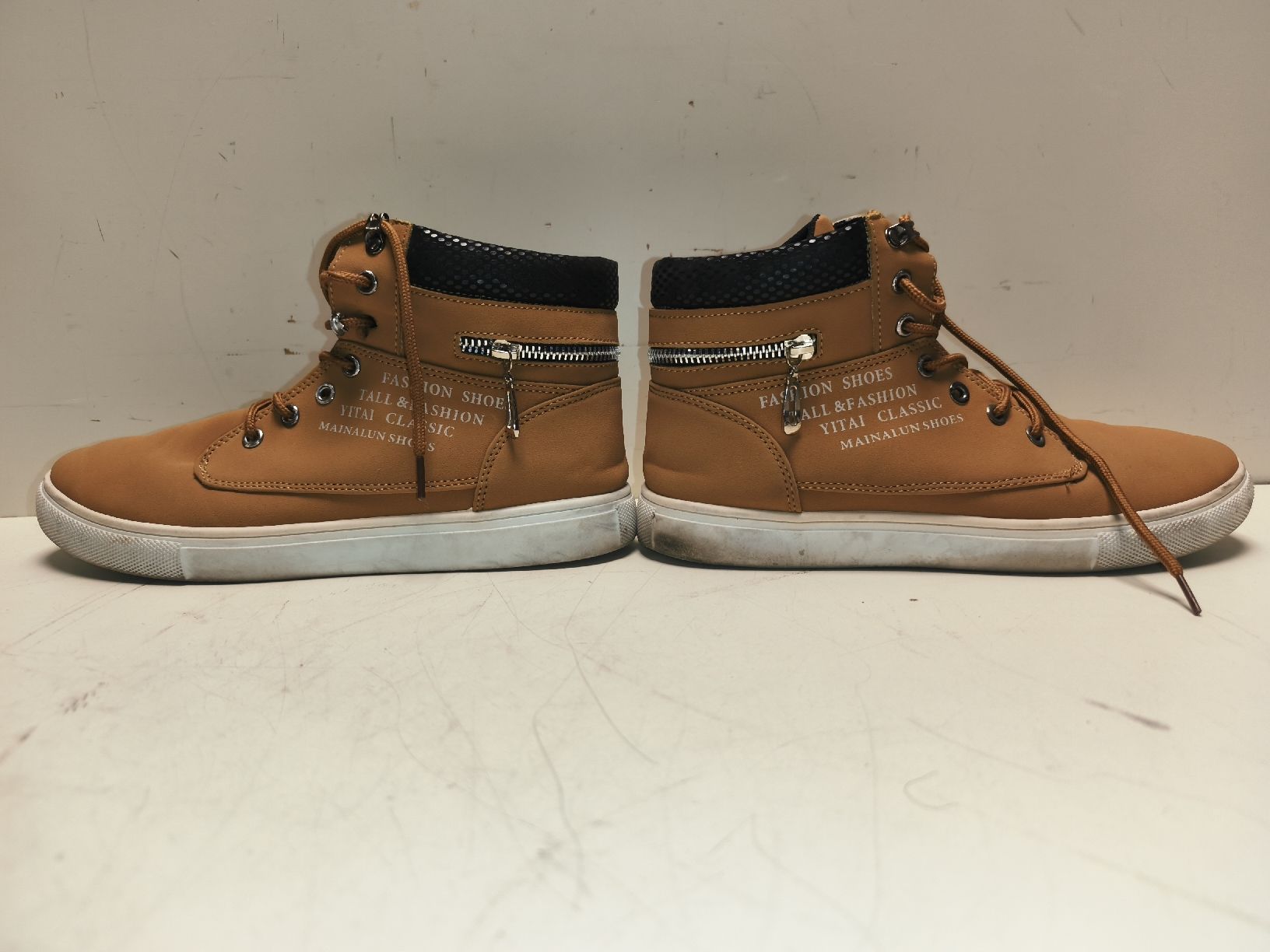 Scarpe da uomo: Topmodische Freizeit-Boots braun, Grösse 41(em77) – Usato da Künten venduto da Schnaepplihuus 2