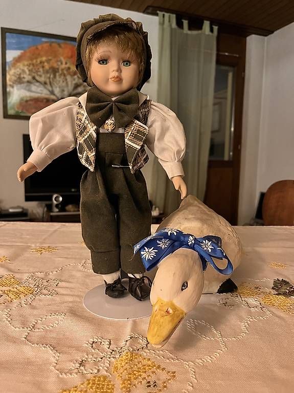 Statuette: Gänsejunge mit Gans aus Keramik – Usato da Kaufdorf venduto da per_5khy 1