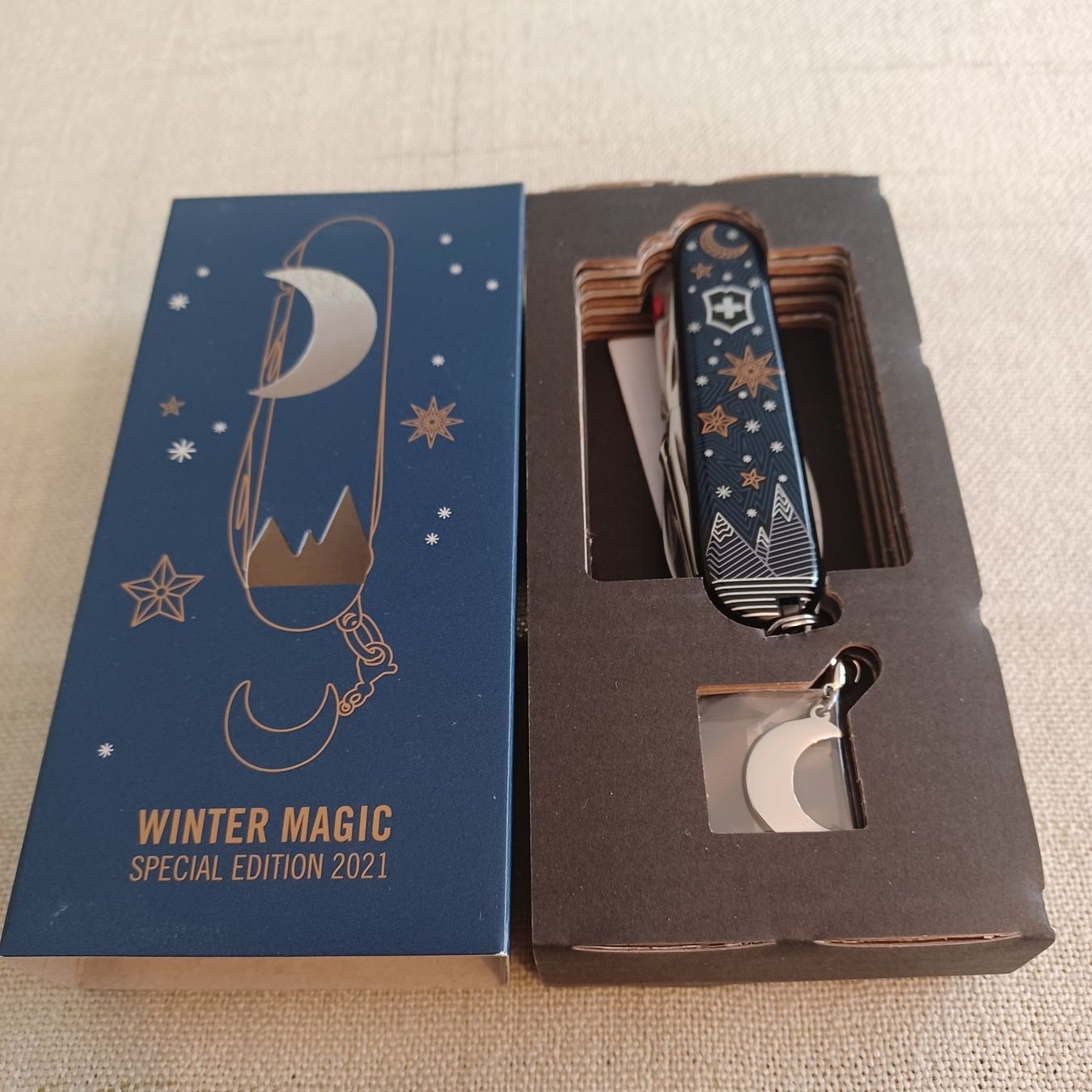 Victorinox Coltelli tascabile: Victorinox Lite Winter Magic Special Edition 2021 – Nuovo e nell'imballaggio originale da Balgach venduto da VicAlox