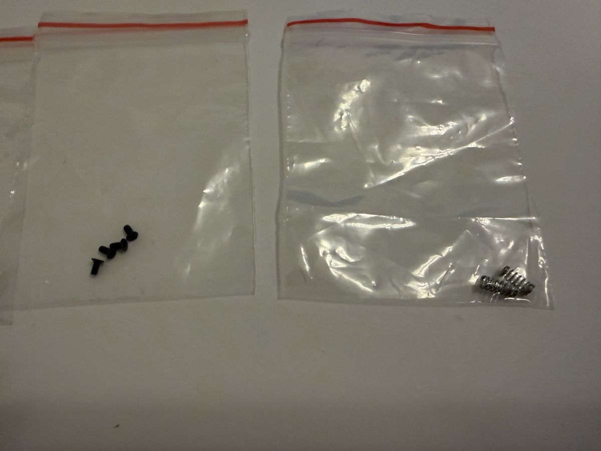 Tutti gli attrezzi: Nintendo Switch Schrauben Set screws with repair tool kit – Usato da Zürich venduto da arr_vq5w 2