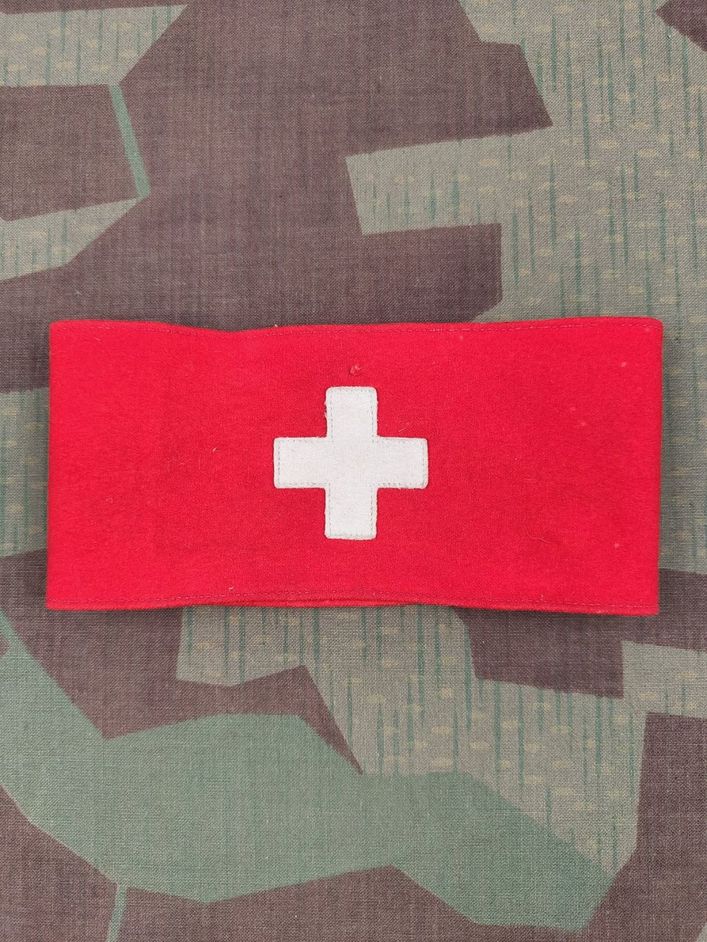 Schweizer Armee Uniformi: Eidgenössische Armbinde Ord. 1840, Variante 2 – Usato da Bauma venduto da SwissMilitaria