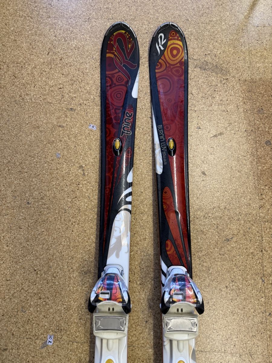 K2 Sci: K2 Burnin Luv 153 cm inkl. Bindung – Usato da Gurmels venduto da SwissShop21 1