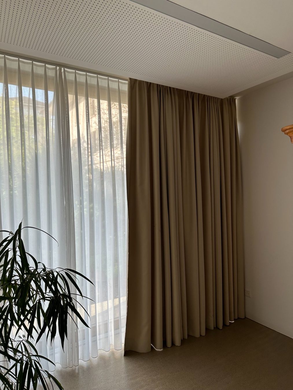 Vorhänge: Verdunkelungsvorhänge mit Akkustikabsorption – Gebraucht aus Aarau von vio_lrn7 2