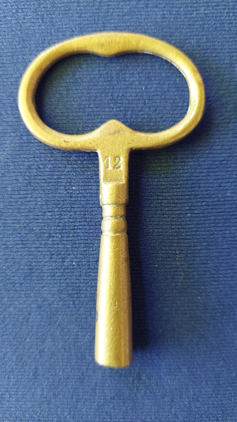 Chiavi: Clef ancienne pour remonter les pendules – Usato da Marsens venduto da jogocade 1